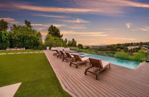 Encino Villa | Royal Oaks Ultra-Luxury Resort