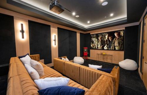 Encino Villa | Royal Oaks Ultra-Luxury Resort