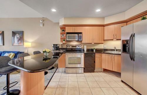 Las Vegas Apartment | Royal Oasis Suite at Platinum Hotel-Strip Views