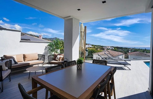 Chimenea Apartment | Royal Palm Summary: A