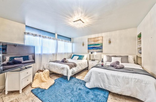 Rhodes Ranch House | Royal Palace -W/pool 5 Min to Strip & Convention