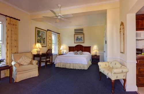 Pembroke Hotel | Royal Palms Hotel