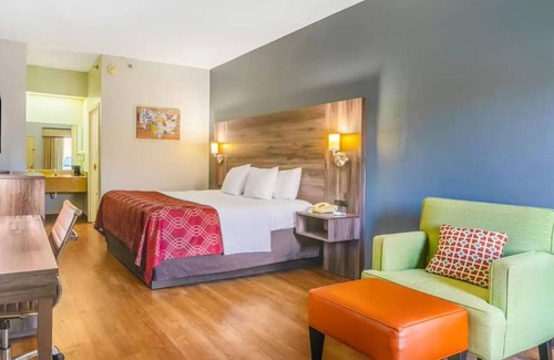 Stockbridge Hotel | Royal Palms INN