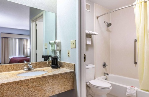 Stockbridge Hotel | Royal Palms INN