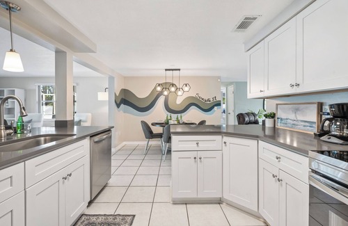 Sarasota House | Royal Palms Oasis | Pickle Ball, Pet-Friendly w/Private Pool + Putt Putt