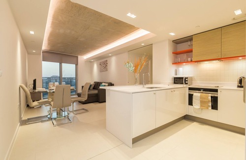 Canning Town South Apartment | Royal Style Flat - 5 mins walk to ExCeL London
