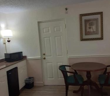 Lobdell/Woodale Hotel | Royal Suites Baton Rouge near LSU and Airport