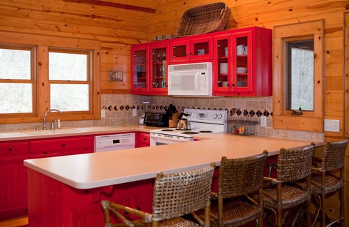 Wiley Cottage | Ruby - A Lovely Cottage in the Woods with Mountain Scenery