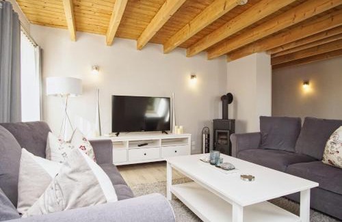 Bergen auf Ruegen Apartment | Ruhig und idyllische Lage, strandnah, gratis Nutzung vom AHOI Erlebnisbad und Sauna in Sellin- Gutshaus Silvitz FeWo 04