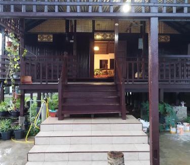 Kampung Wakaf Nyior Kembar House | Rumah Kayu Aboh