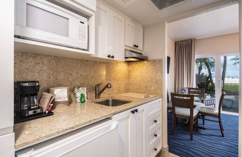 St. Pete Beach Resort | RumFish Beach at TradeWinds