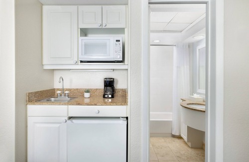 St. Pete Beach Resort | RumFish Beach at TradeWinds