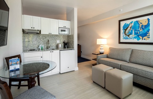 St. Pete Beach Resort | RumFish Beach at TradeWinds