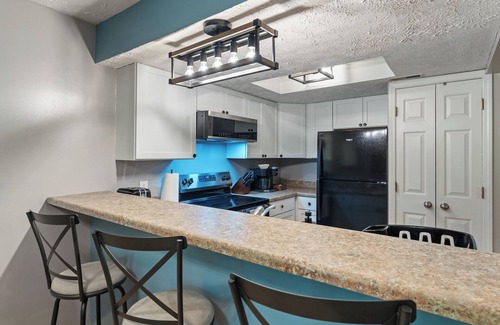 Avoca Condo | Run Free Lake Escape-Cozy, Homey, Newly Renovated!