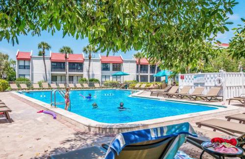 Bradenton Beach Apartment | Runaway Bay 283 condo