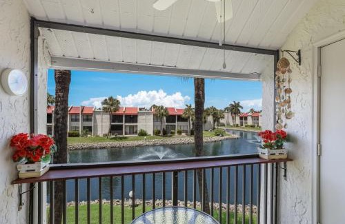 Bradenton Beach Apartment | Runaway Bay 283 condo