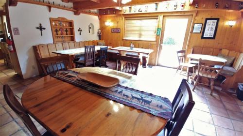 Red River House | Running Bear River Lodge - Pet Friendly - On The River - Grill - WiFi - Cable - Washer - Dryer - Fireplace