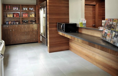 Dania Beach Hotel | Runway to Relaxation: Pool, FREE Airport Shuttle. Close to Hollywood Beach