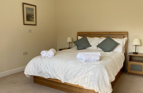Abbess Roding Cottage | Rural Farm Cottage, fishing & dog walks in Kent countryside.