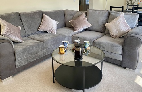 Abbess Roding Cottage | Rural Farm Cottage, fishing & dog walks in Kent countryside.