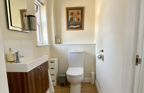 Abbess Roding Cottage | Rural Farm Cottage, fishing & dog walks in Kent countryside.