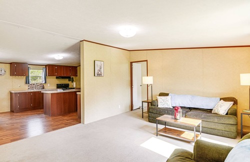 Dabolt House | Rural Kentucky Vacation Rental ~ 15 Mi to London!