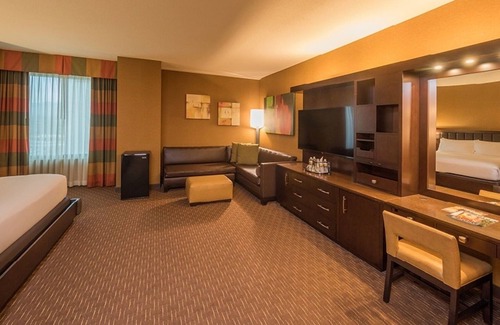 Sunrise Manor Hotel | Rush Tower - West End Suite at Golden Nugget Las Vegas