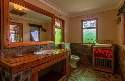 Western Region Cabin | Rushaga Gorilla Lodge