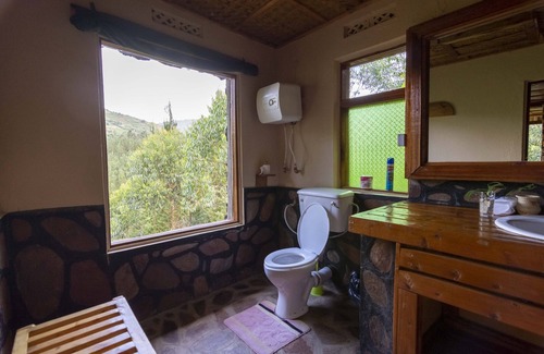 Western Region Cabin | Rushaga Gorilla Lodge