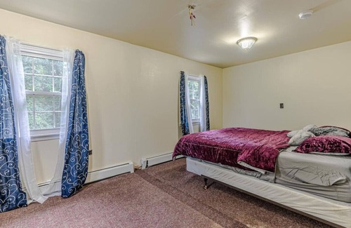 Waynesboro House | Rustic 10BR MountainTop Cottage