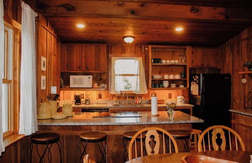 Rumsey Cabin | Rustic 1800s' Log Cabin with Modern Amenities on an Old Farm close to Owensboro