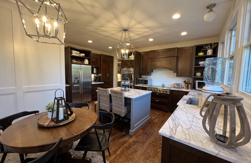 Centerville House | Rustic 6-Bed Barn Retreat – Sleeps 16 Fire Pit