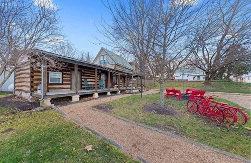 Augusta Cabin | Rustic Augusta Cabin by StayLage