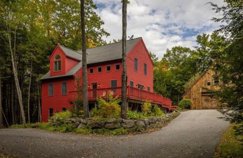 Elkins House | Rustic Big Red Cottage near Sunapee