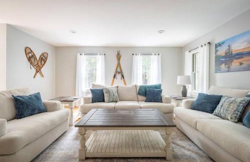 Elkins House | Rustic Big Red Cottage near Sunapee