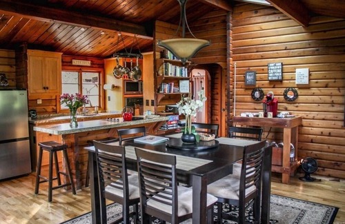 Healdsburg Cabin | ✨Rustic Cabin in Dry Creek Valley with beautiful views/5 miles to Plaza ✨