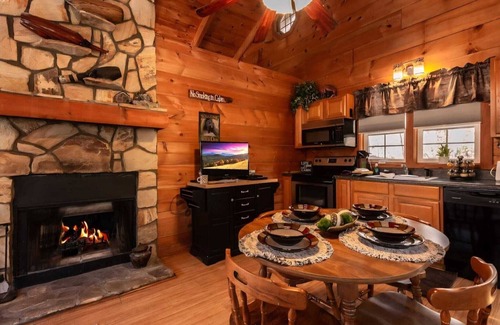 Sautee Nacoochee Cabin | Rustic Cabin Retreat Near Helen Pets Friendly WiFi