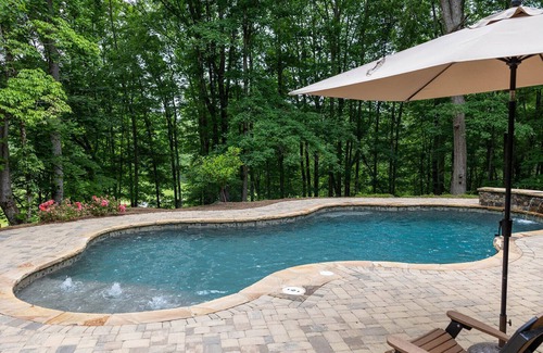 Dahlonega Cabin | Rustic cabin sitting on acres of pastures nestled in the mountains of North GA