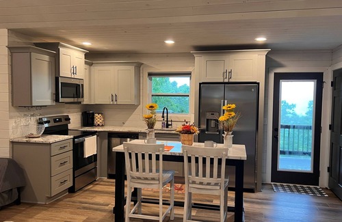 Ranger Cabin | Rustic Cabin with hot tub and Mountain View’s