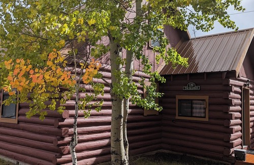 West Yellowstone Cabin | Rustic Charm Meets Modern Comfort, Steps from Yellowstone's West Entrance