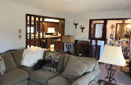 Stonefort House | Rustic charm meets modern comfort at Arsulas House