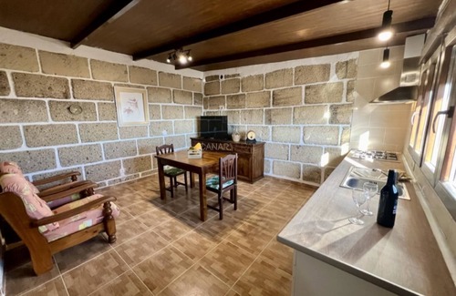 Valle de San Lorenzo Apartment | Rustic Charm with Incredible Views.