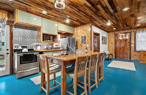 Milwaukee Cabin | Rustic City Oasis on the River