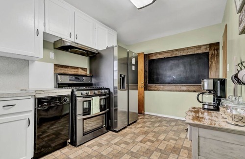 Sunset Cliffs House | Rustic Coastal Retreat in Sunset Cliffs - 3bed/2ba