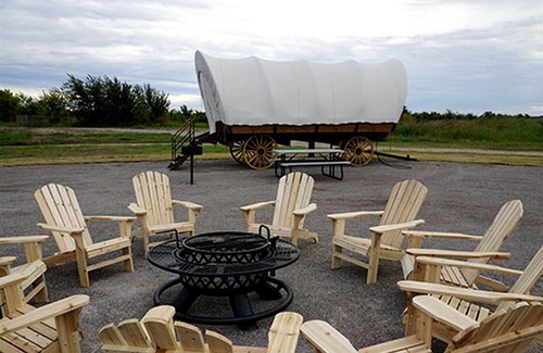 South Oklahoma City House | Rustic Conestoga Glamping Covered Wagon for Amazing Getaways to Oklahoma Farm