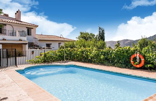 Laroya Cottage | Rustic Cottage in Laroya with Swimming Pool and Terrace