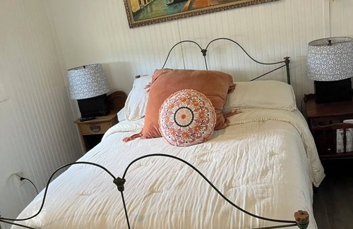 Arcadia Cabin | Rustic cottage on 7 acre property with farm animals