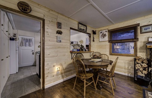 Rye Cabin | Rustic Cozy Cabin at the base of Greenhorn Mountain.