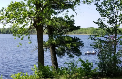 Emily House | Rustic Cozy Sleeping Hut - Two Twin Beds
