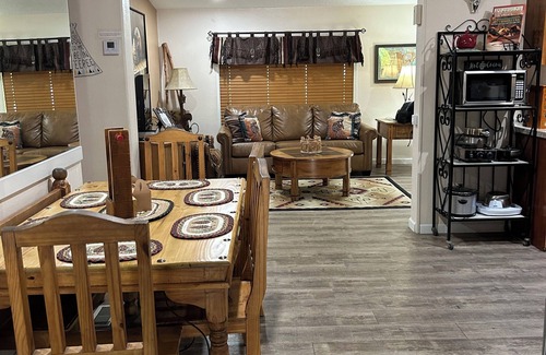 Pahrump House | Rustic Death Valley Lodge Home 3Bd2 Ba Pool Fire pit